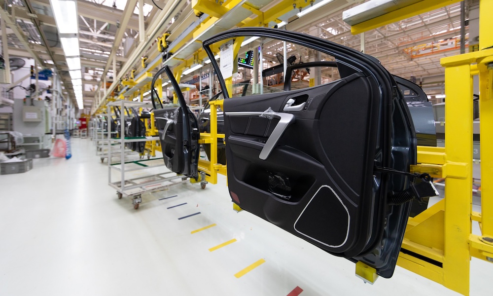 car-door-on-conveyor-robotic-equipment-makes-asse-2026-01-08-08-05-41-utc