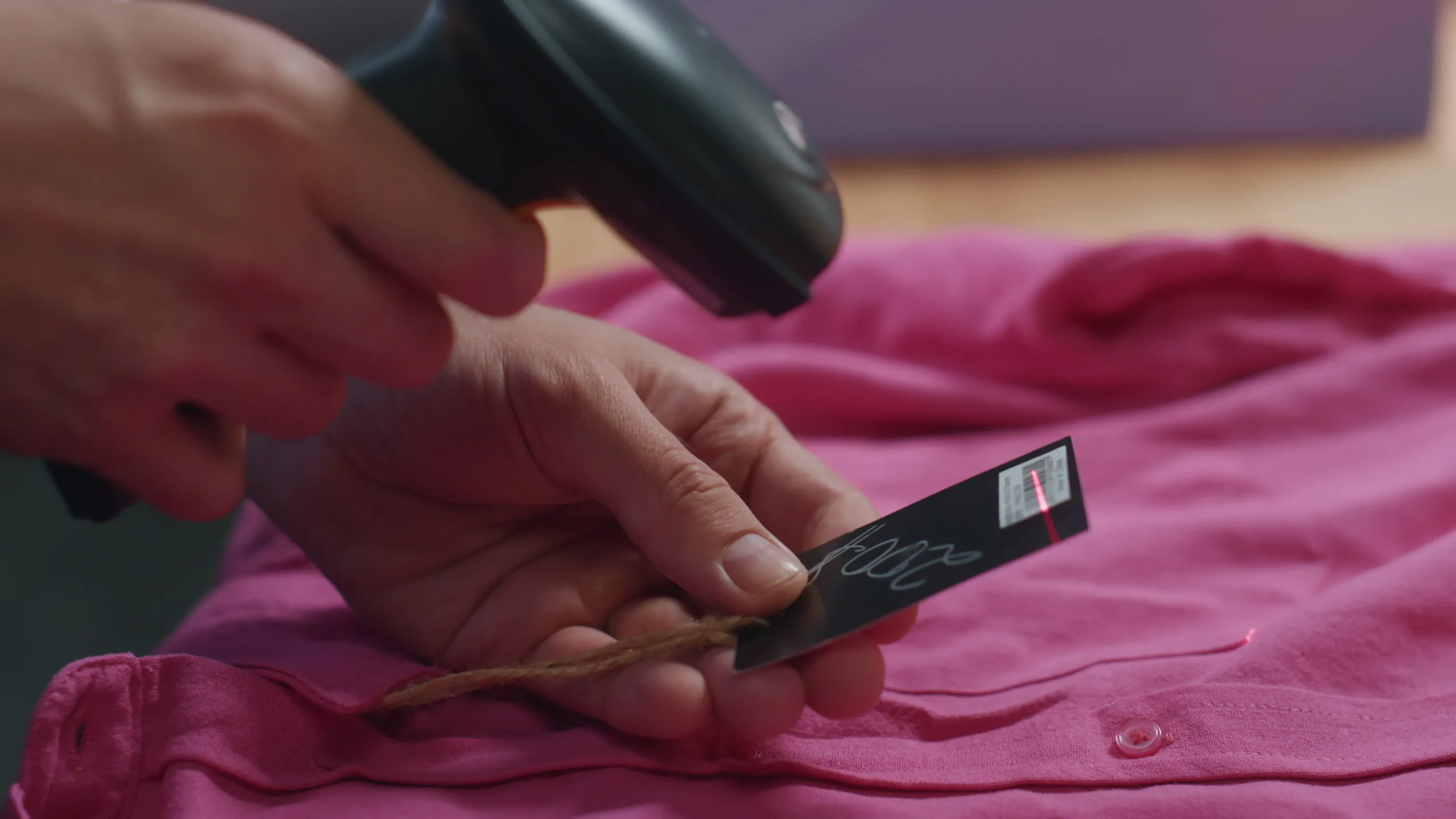 Man scanning a barcode for the product's Digital Product Passport<br />
